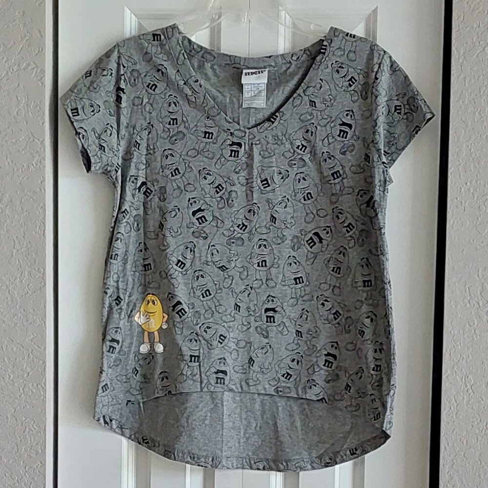 M&M's World Gray Short Sleeve Top with Yellow M&M Character Womens Size M